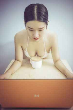 被店长侵犯的未婚妻_超清在线播放观看